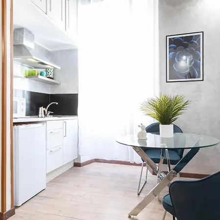 Apartment Silver Trevi Fountain