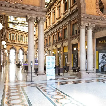Silver Trevi Fountain Apartment Rome