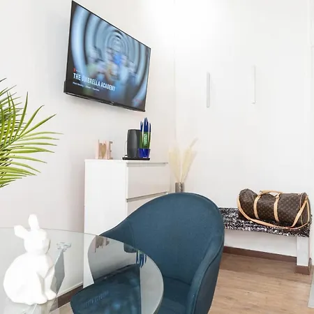 Silver Trevi Fountain Apartment Rome