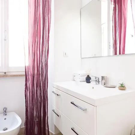 Silver Trevi Fountain Apartment *