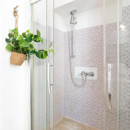 Apartment Silver Trevi Fountain *